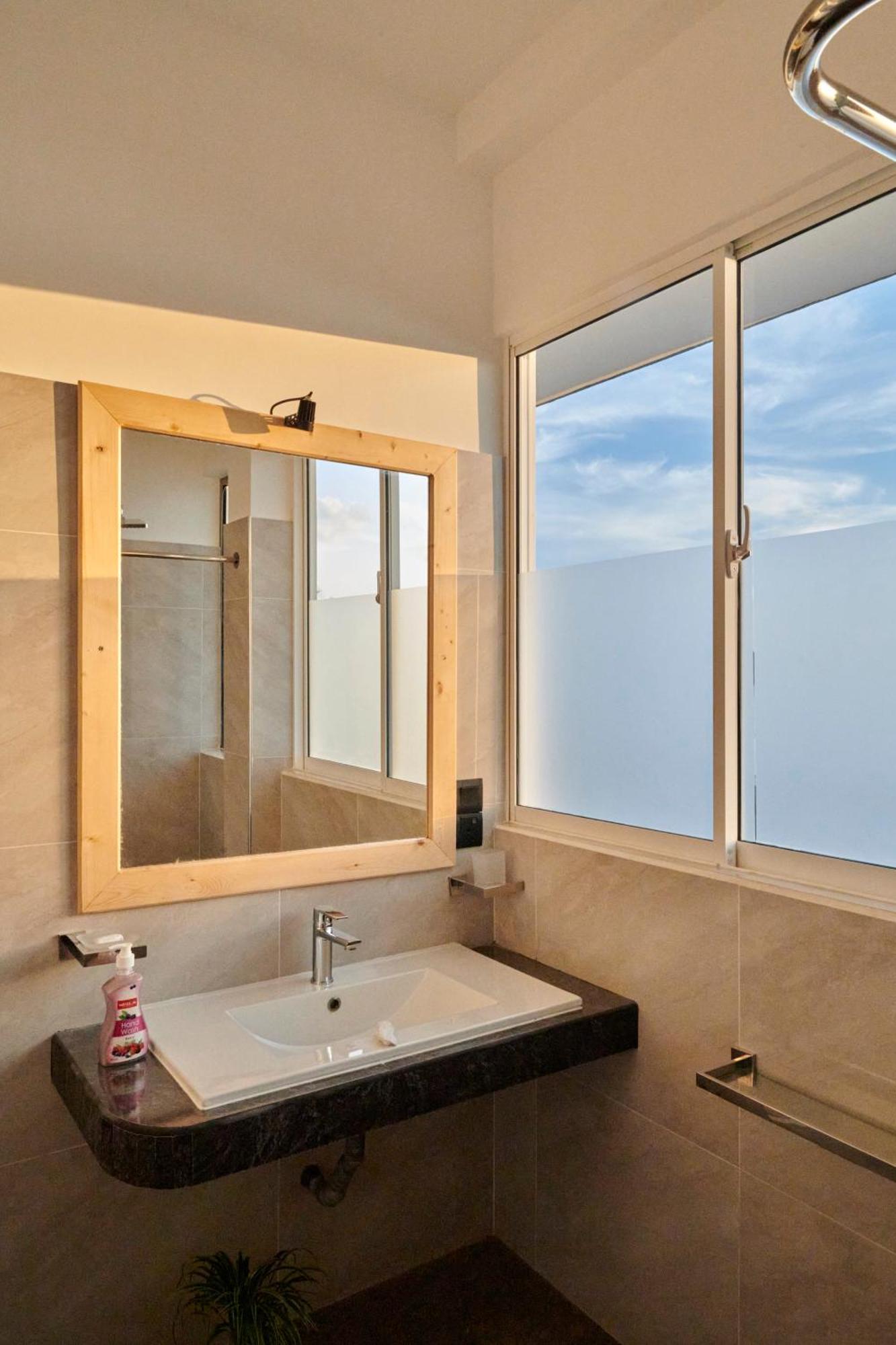 Kings Bay Beach Resort Galle Ngoại thất bức ảnh