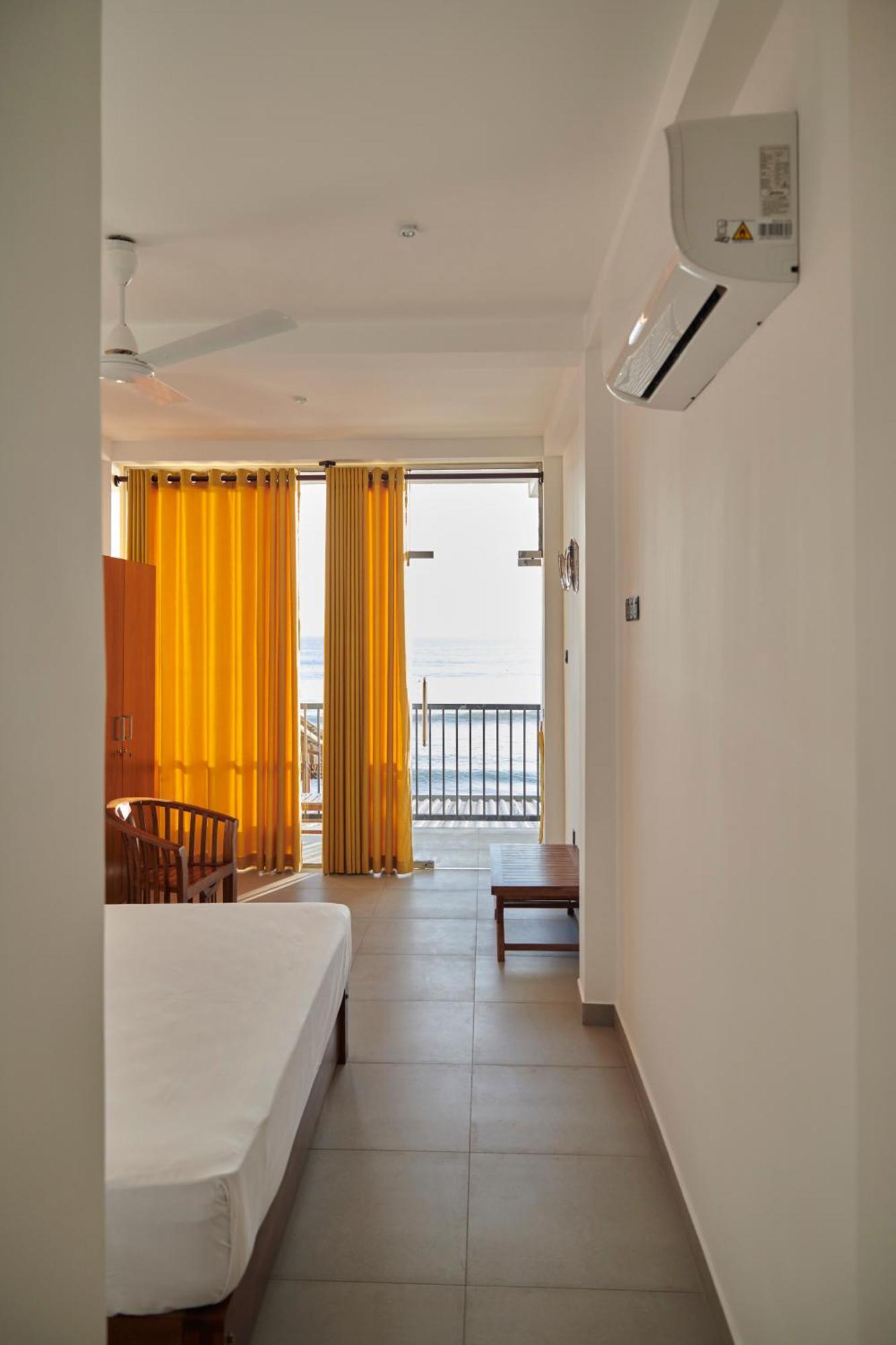 Kings Bay Beach Resort Galle Ngoại thất bức ảnh