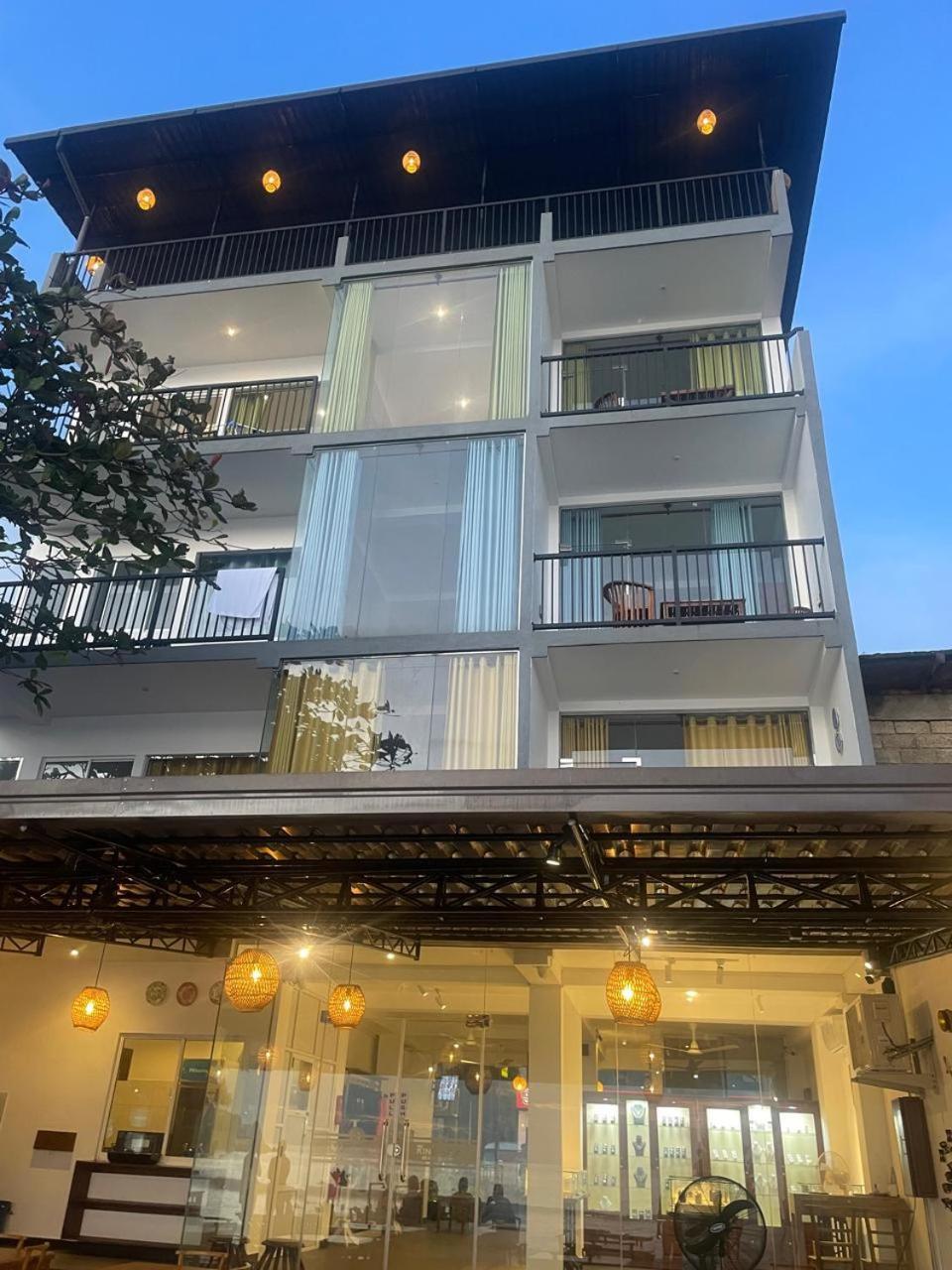 Kings Bay Beach Resort Galle Ngoại thất bức ảnh
