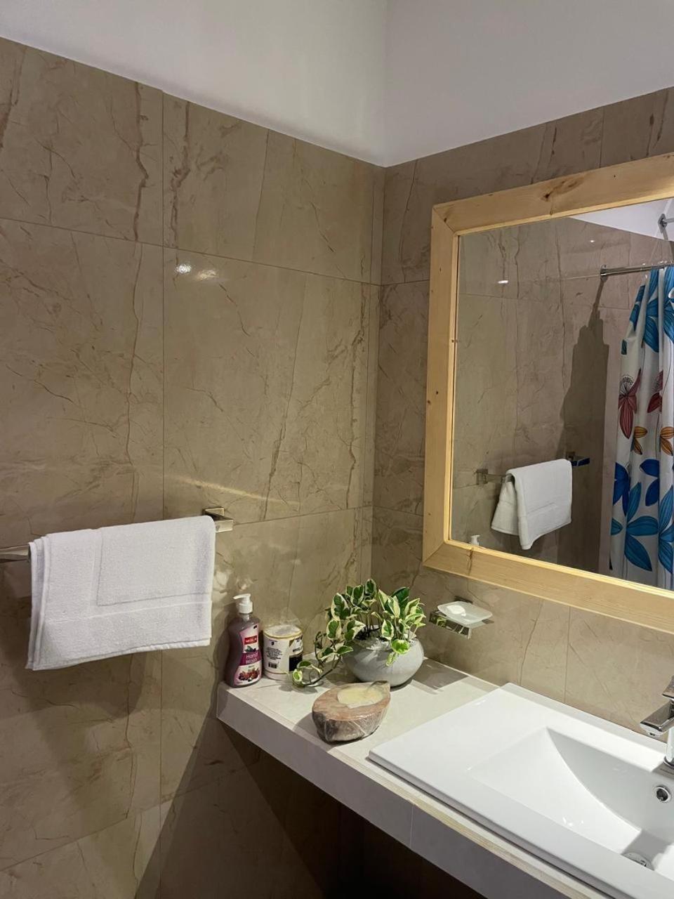 Kings Bay Beach Resort Galle Ngoại thất bức ảnh
