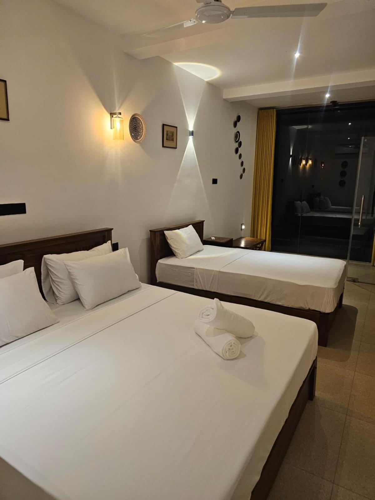 Kings Bay Beach Resort Galle Ngoại thất bức ảnh